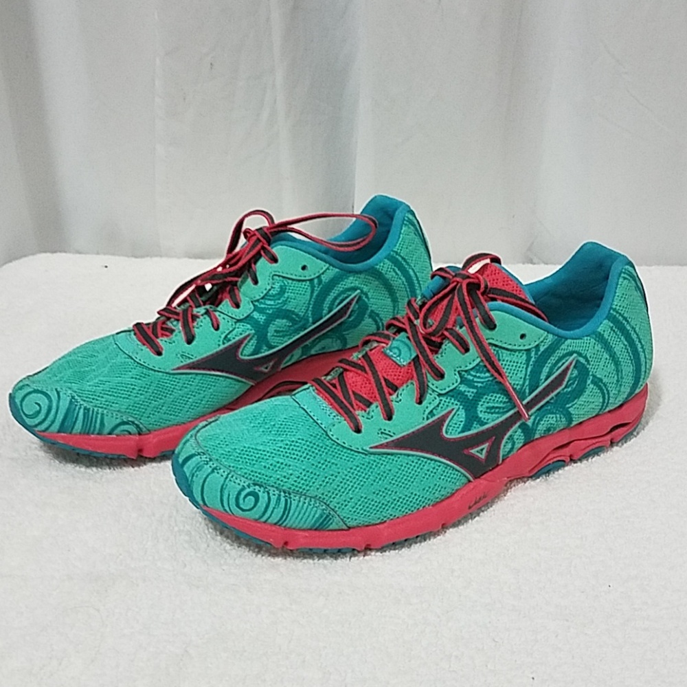 Practically new Mizuno Running, workout Shoes